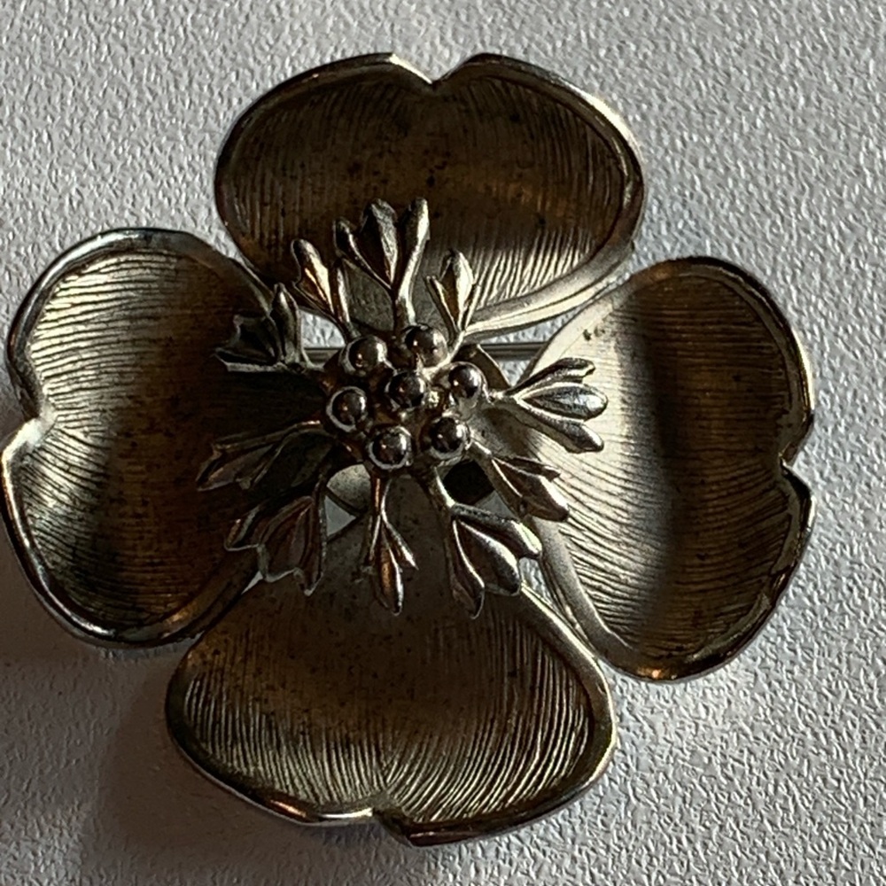 Vintage beautiful silver tone dogwood brooch signed Giovanni.